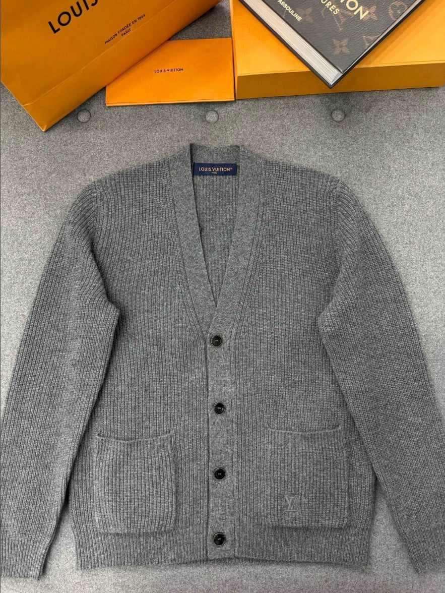 루이비통 LV 자수 로고 가디건