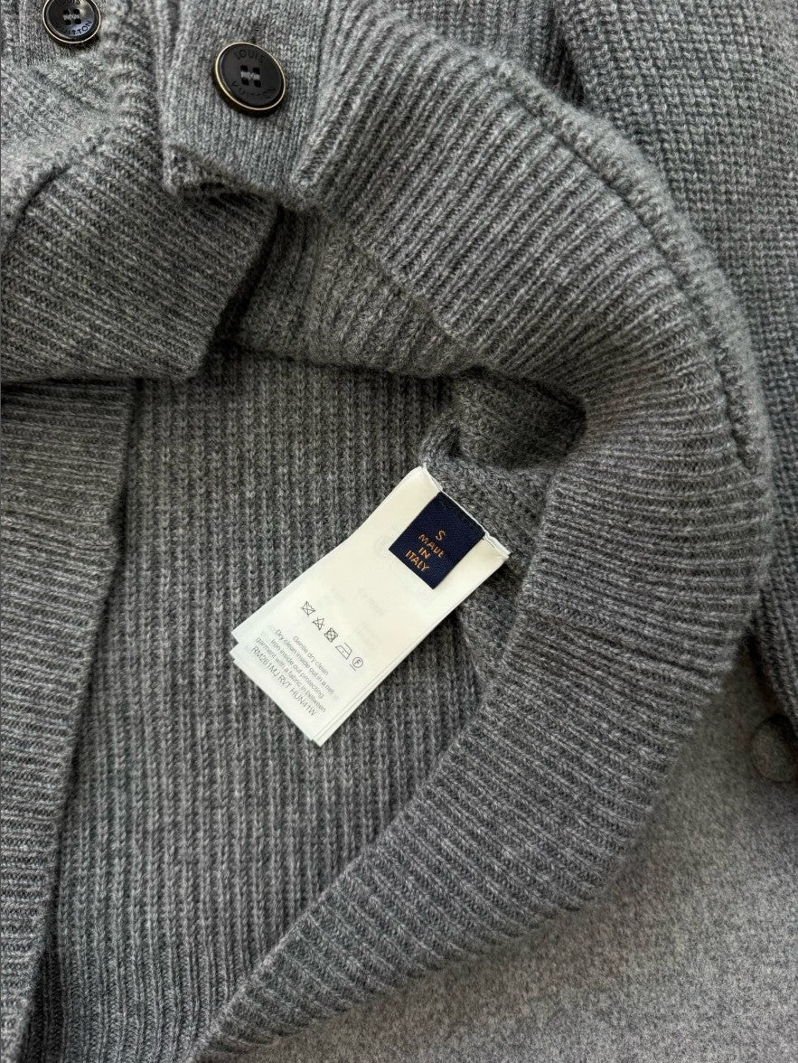 루이비통 LV 자수 로고 가디건