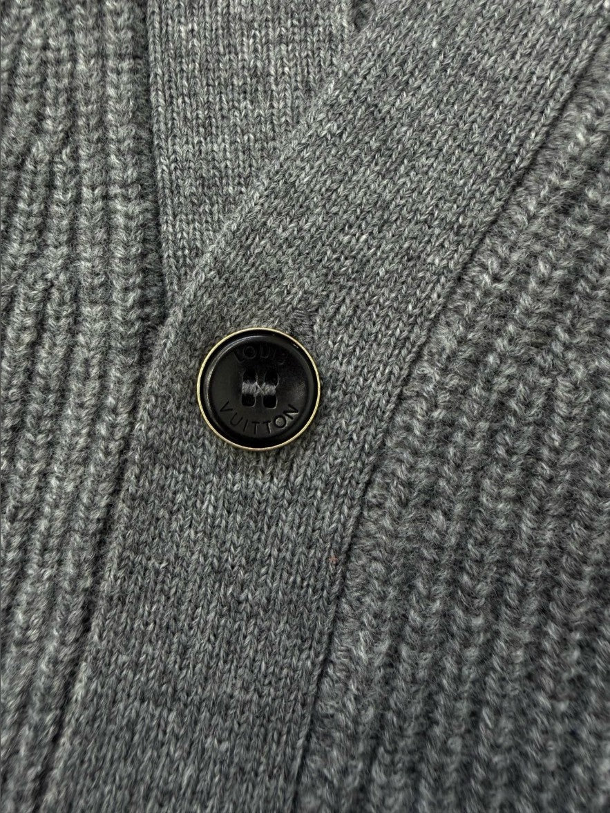 루이비통 LV 자수 로고 가디건