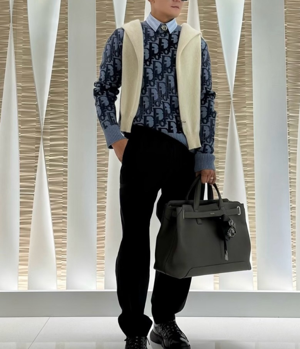 디올 그라데이션 오블리크 풀오버 니트