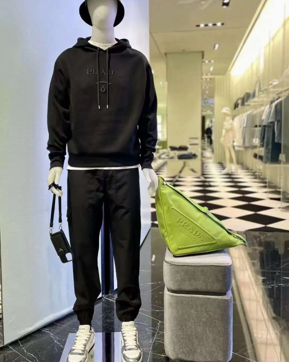 프라다 자수 레터링 로고 오버핏 후드티