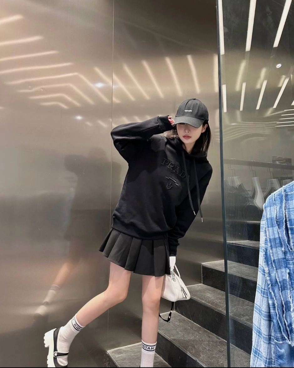 프라다 자수 레터링 로고 오버핏 후드티