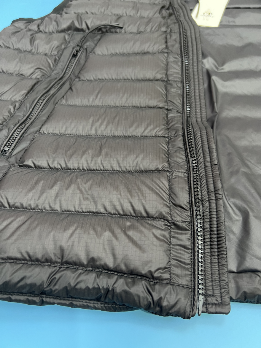 CP컴퍼니 DD Shell 후드 조끼 패딩 점퍼