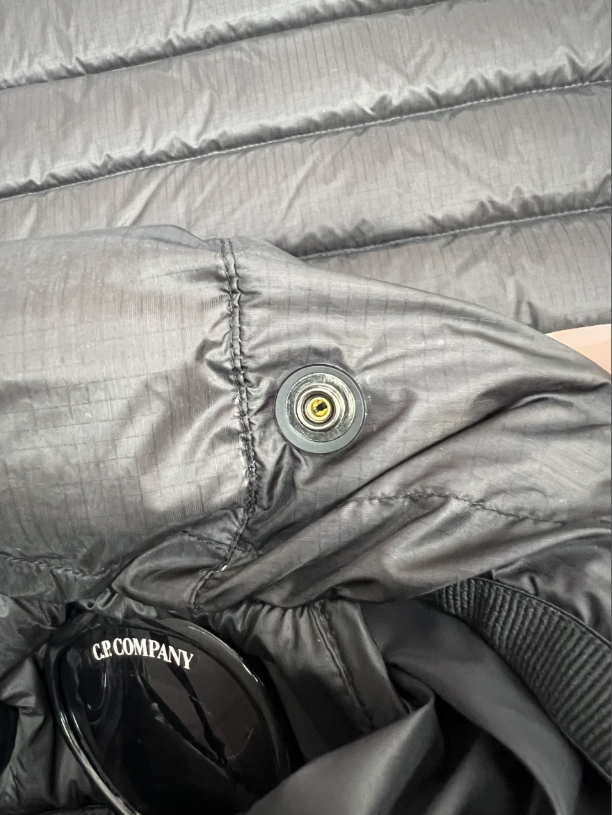 CP컴퍼니 DD Shell 후드 조끼 패딩 점퍼