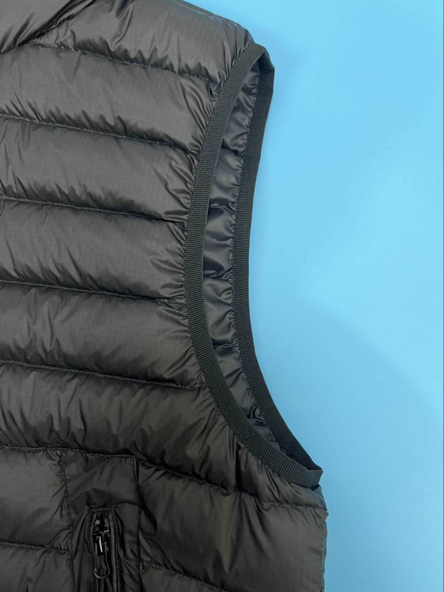 CP컴퍼니 DD Shell 후드 조끼 패딩 점퍼