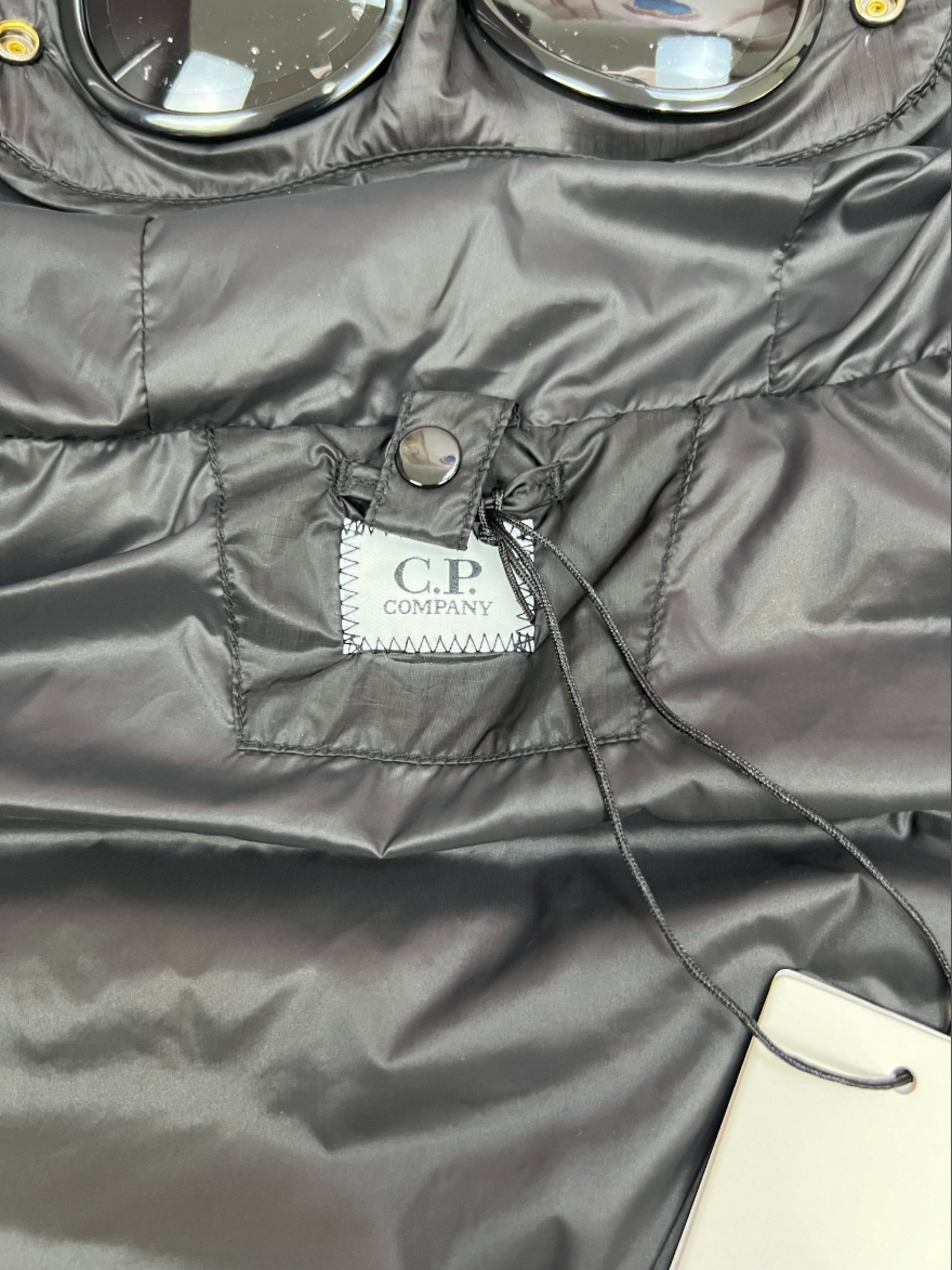 CP컴퍼니 DD Shell 후드 조끼 패딩 점퍼
