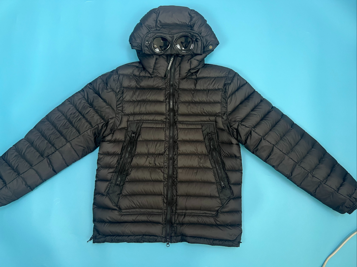 CP컴퍼니 DD Shell 고글 후드 패딩 점퍼