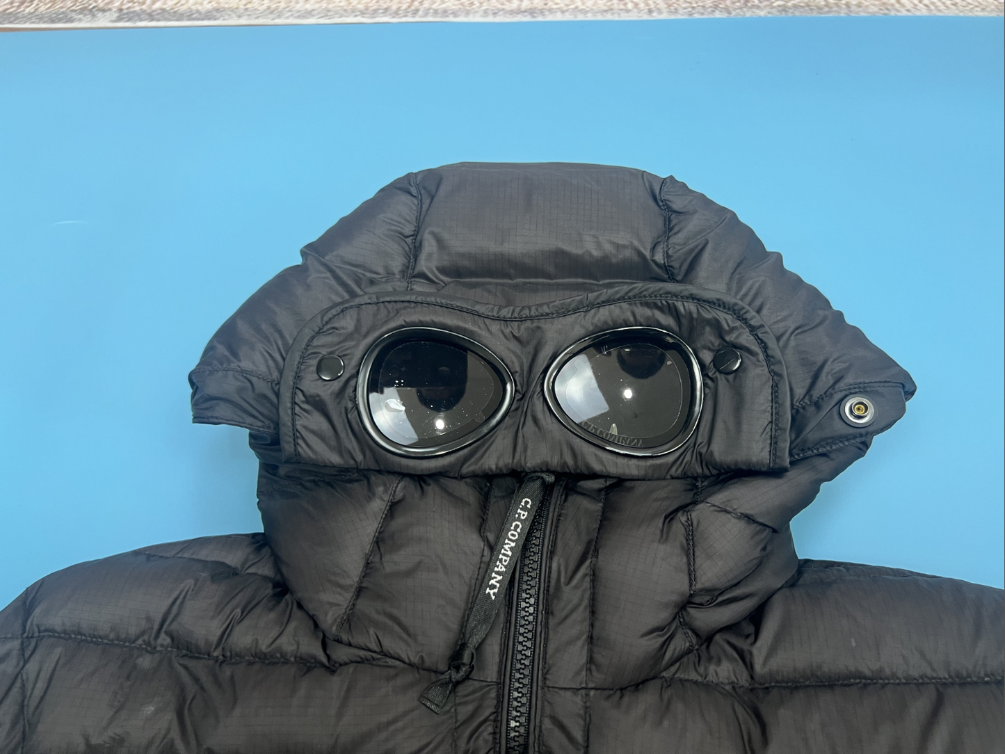 CP컴퍼니 DD Shell 고글 후드 패딩 점퍼