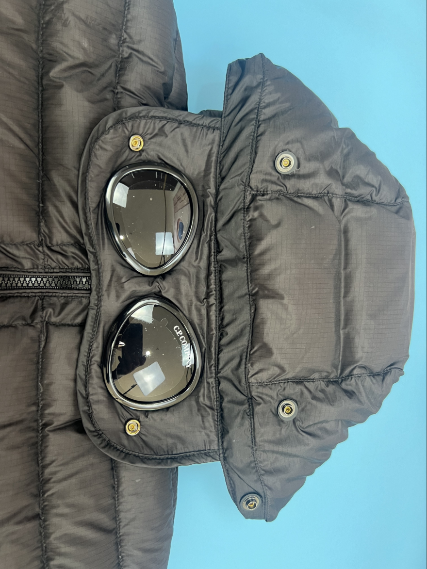 CP컴퍼니 DD Shell 고글 후드 패딩 점퍼