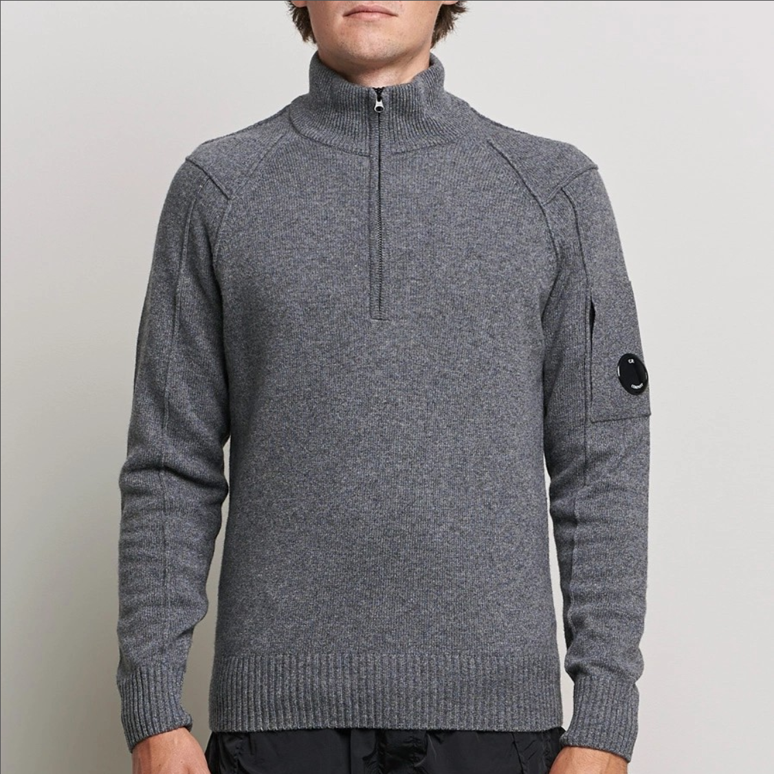 CP컴퍼니 반집업 니트