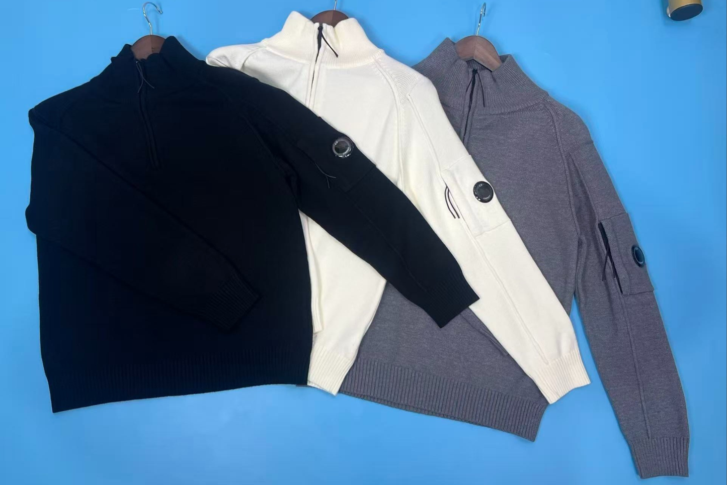 CP컴퍼니 반집업 니트