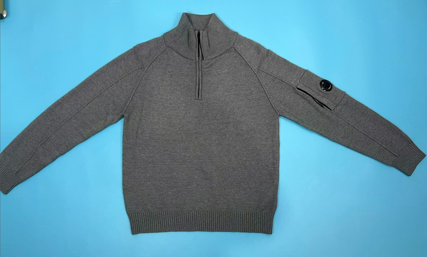 CP컴퍼니 반집업 니트