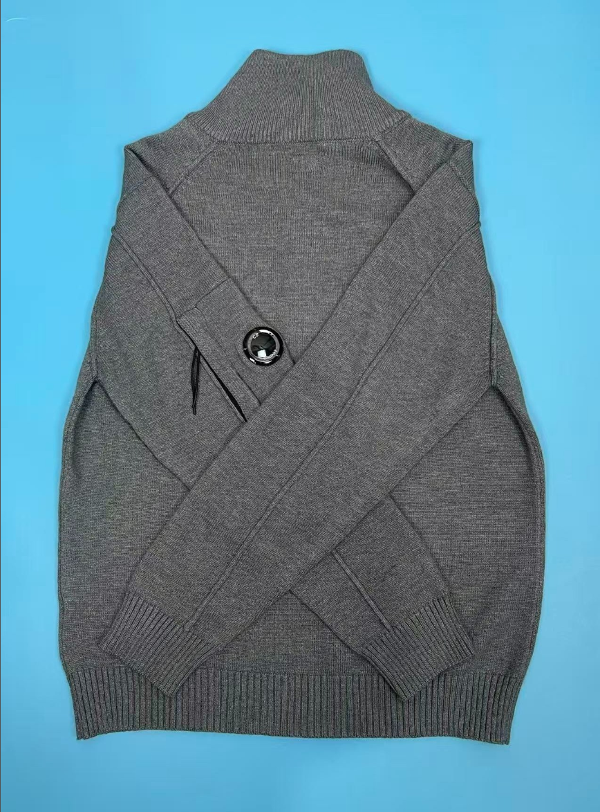 CP컴퍼니 반집업 니트