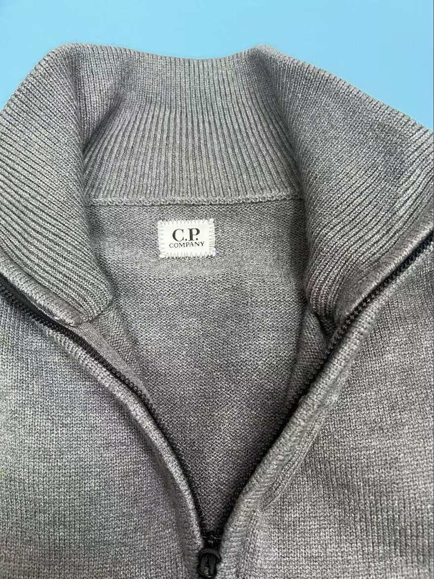 CP컴퍼니 반집업 니트