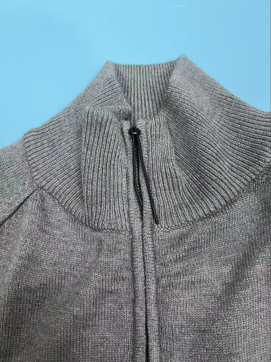 CP컴퍼니 반집업 니트