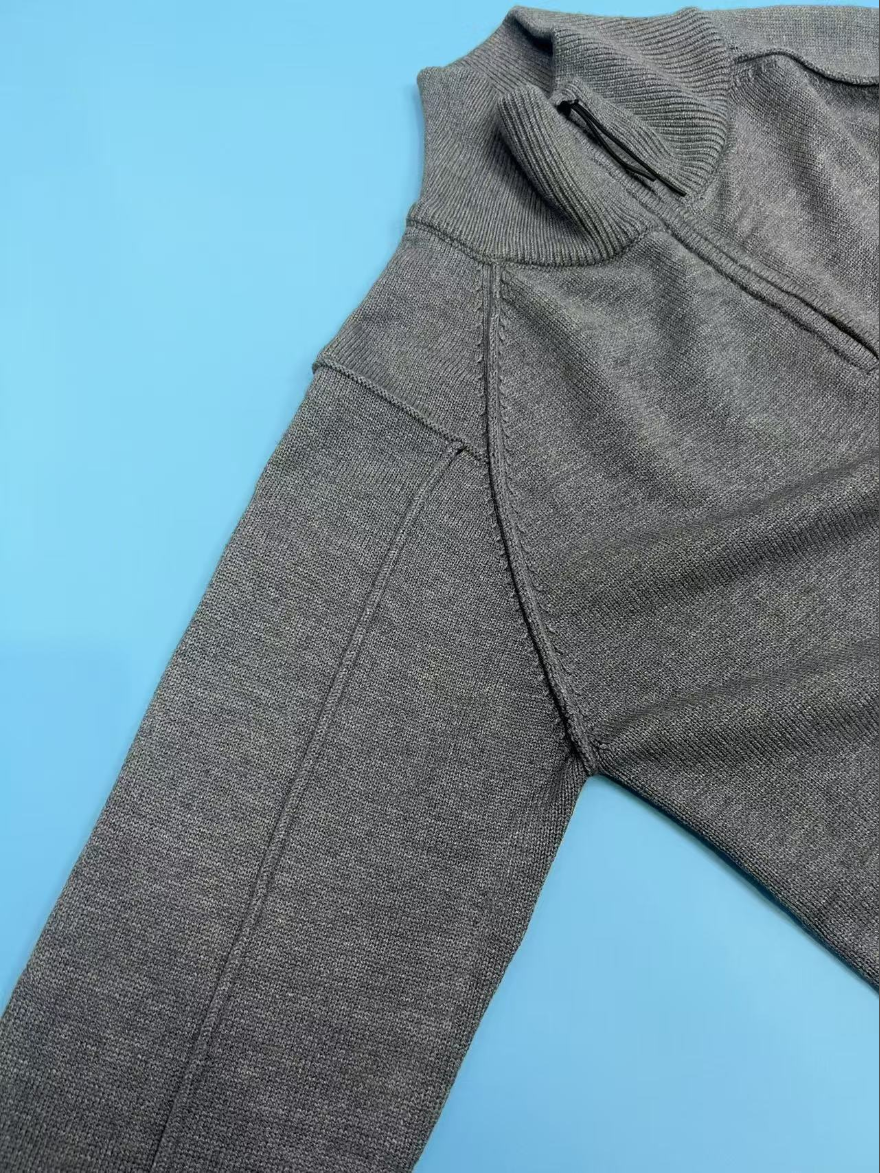 CP컴퍼니 반집업 니트