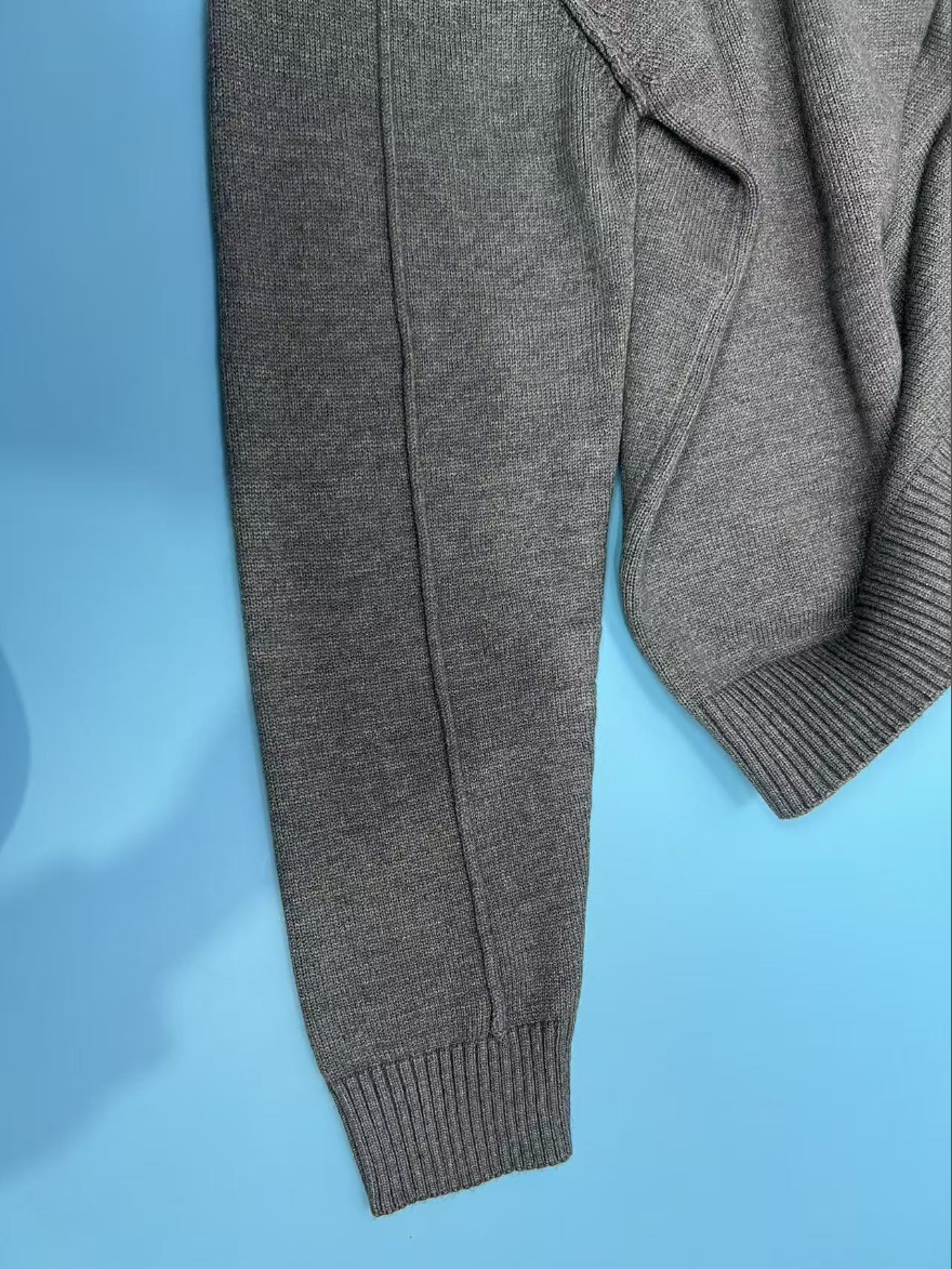 CP컴퍼니 반집업 니트