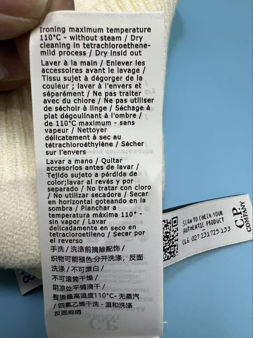 CP컴퍼니 반집업 니트