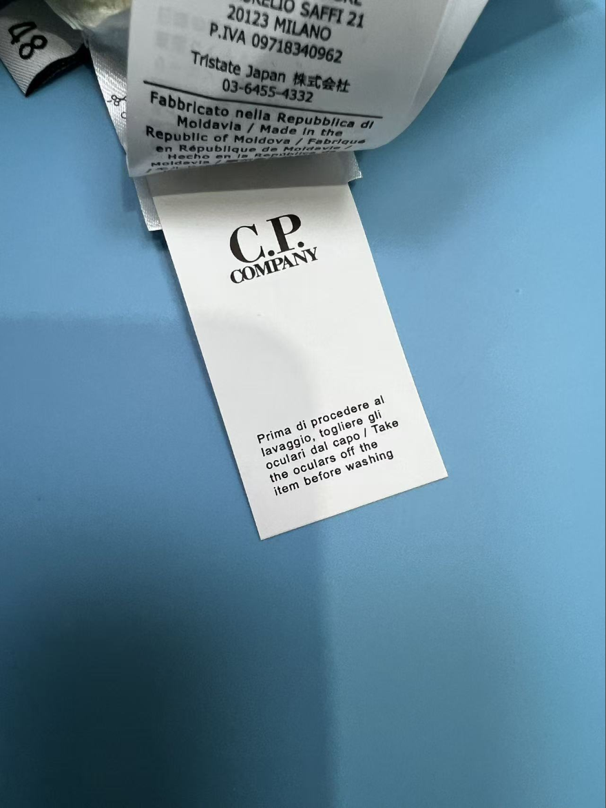 CP컴퍼니 반집업 니트