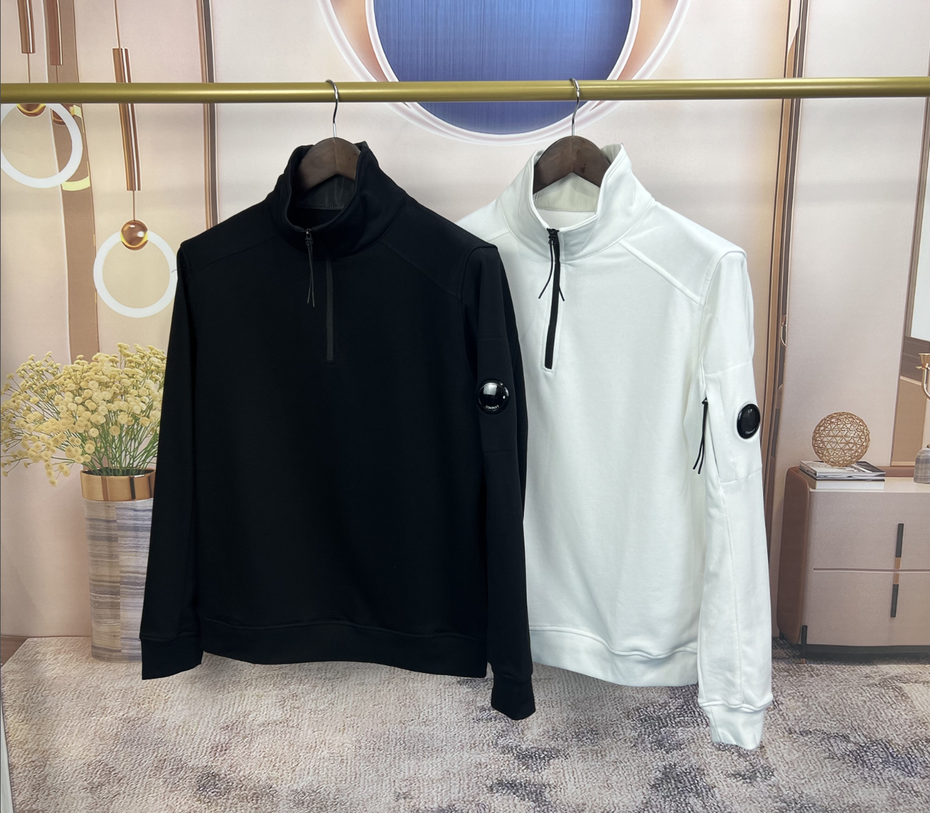 CP컴퍼니 반집업 맨투맨