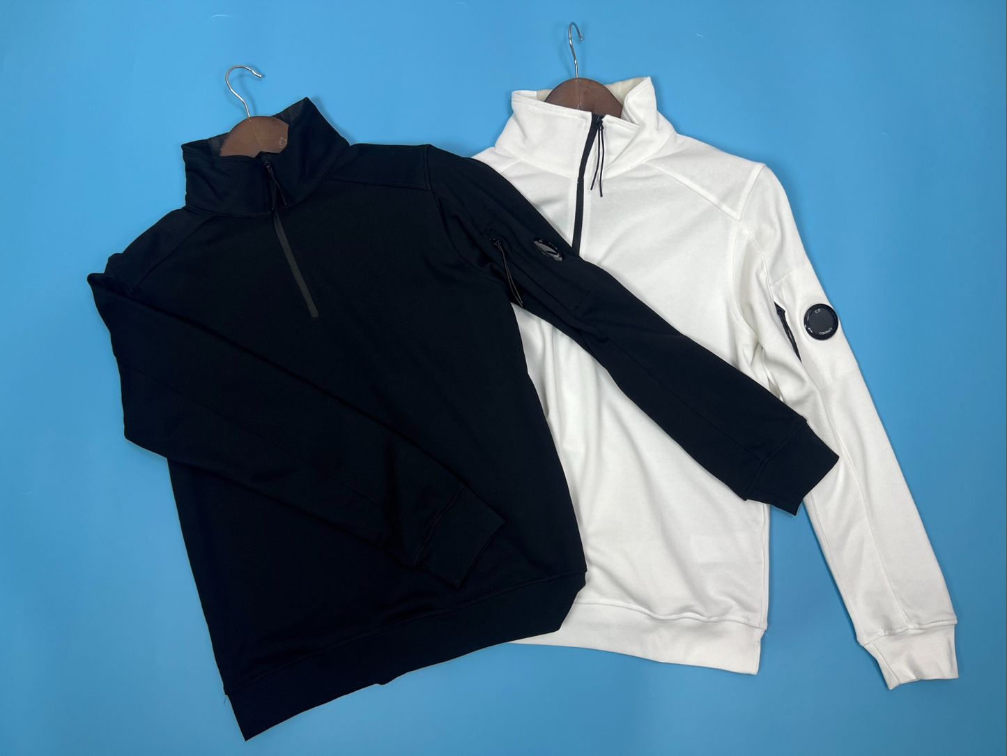 CP컴퍼니 반집업 맨투맨