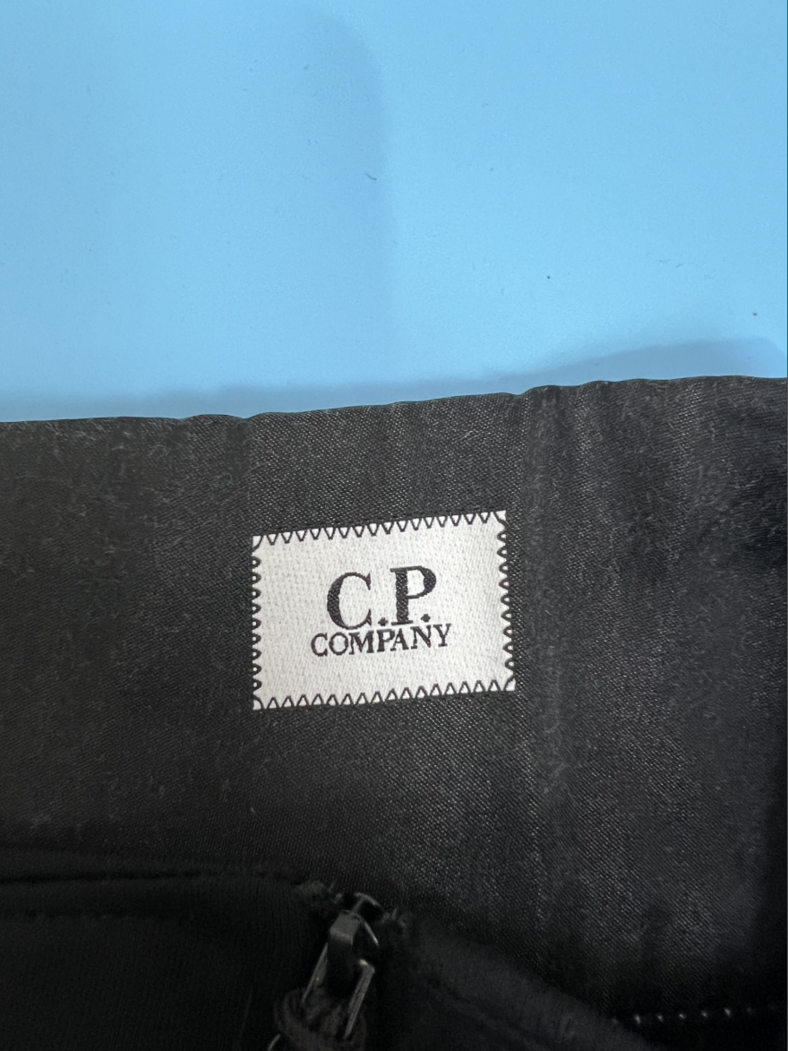 CP컴퍼니 반집업 맨투맨