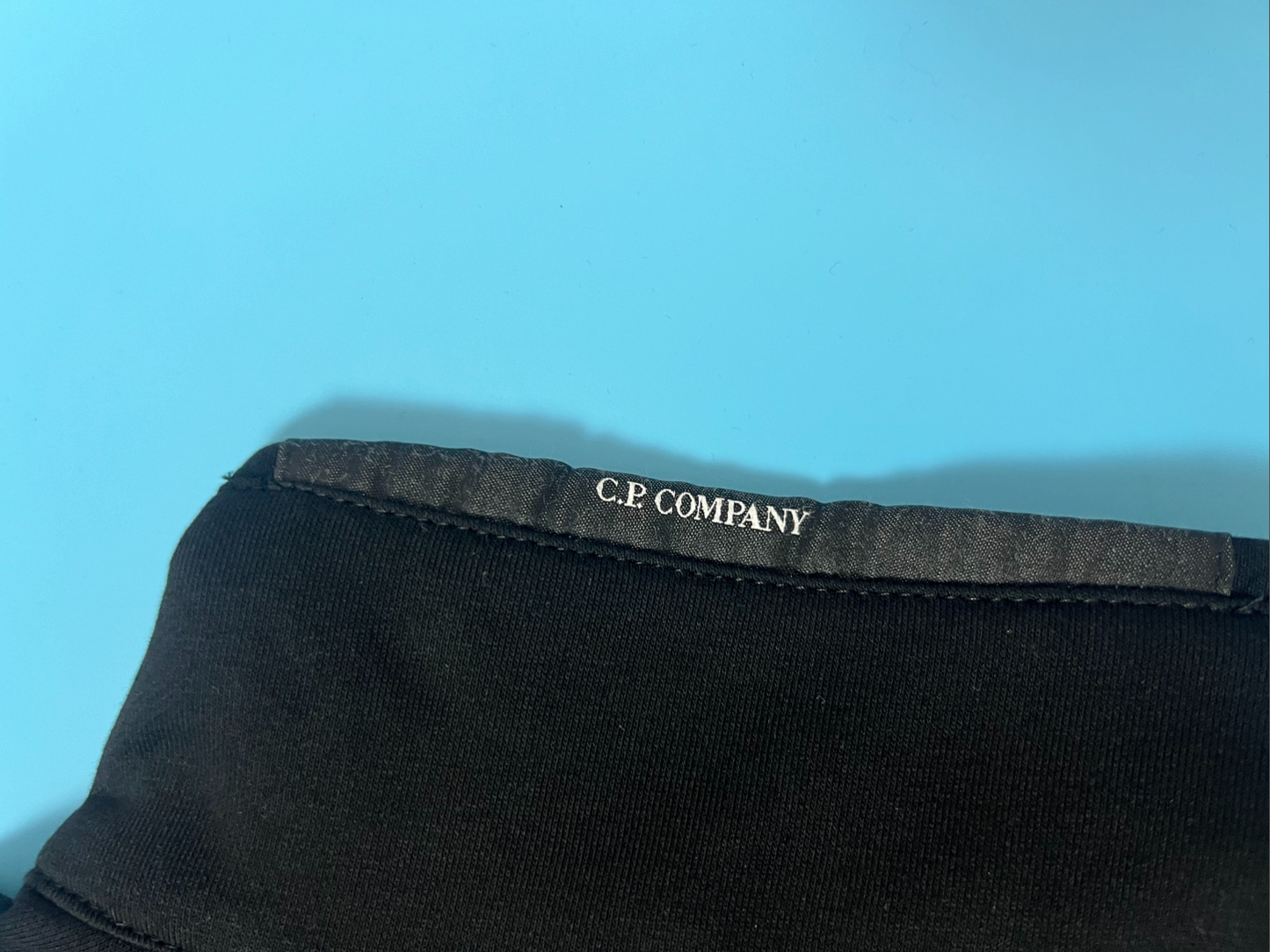 CP컴퍼니 반집업 맨투맨