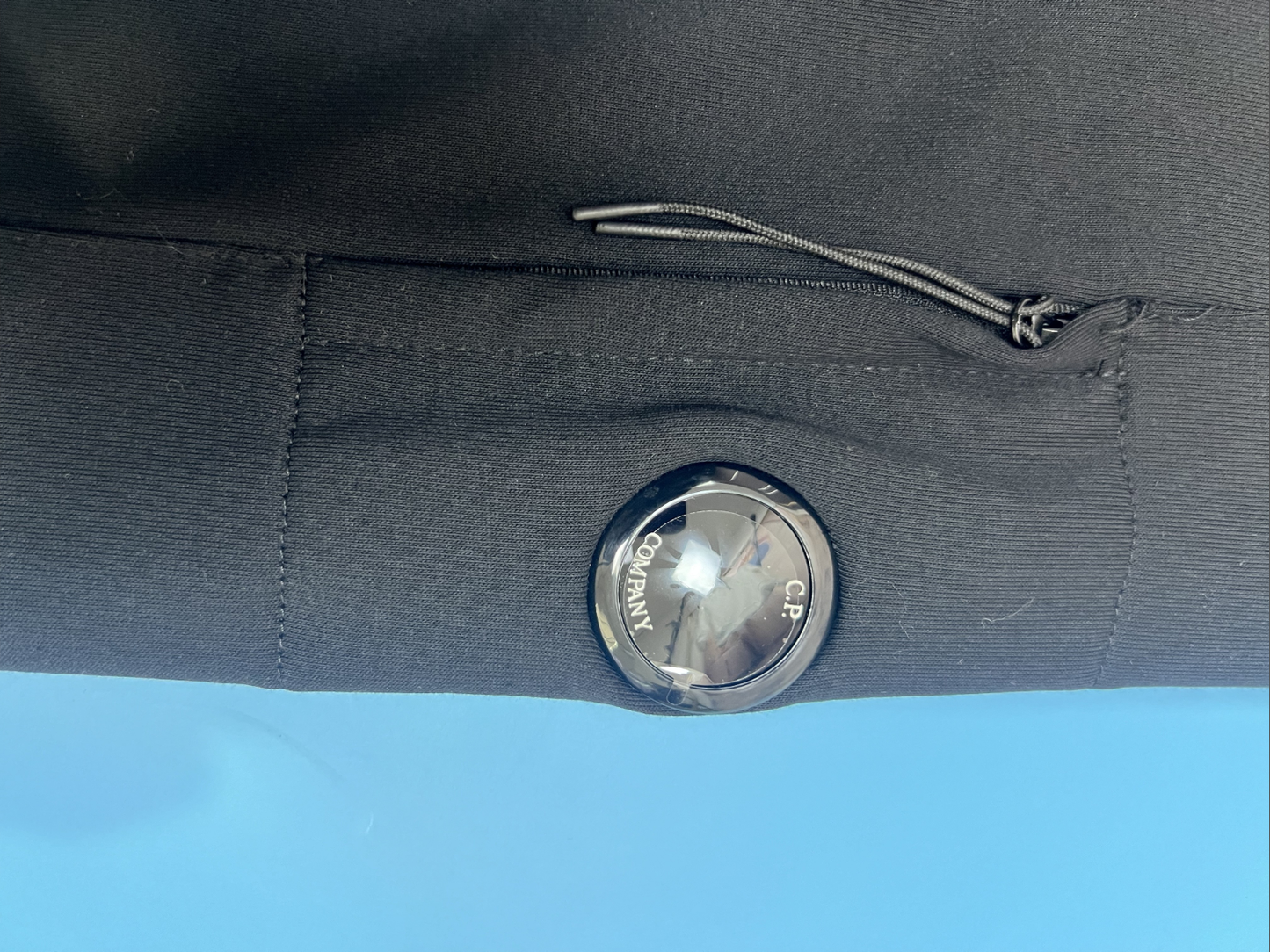 CP컴퍼니 반집업 맨투맨