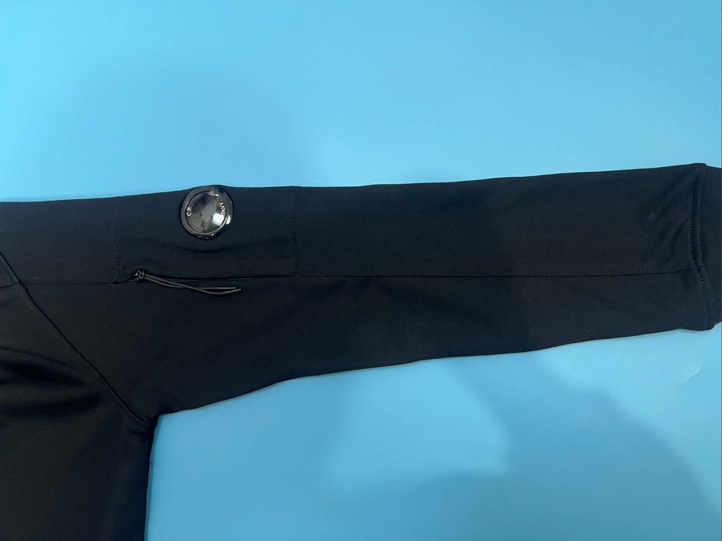 CP컴퍼니 반집업 맨투맨