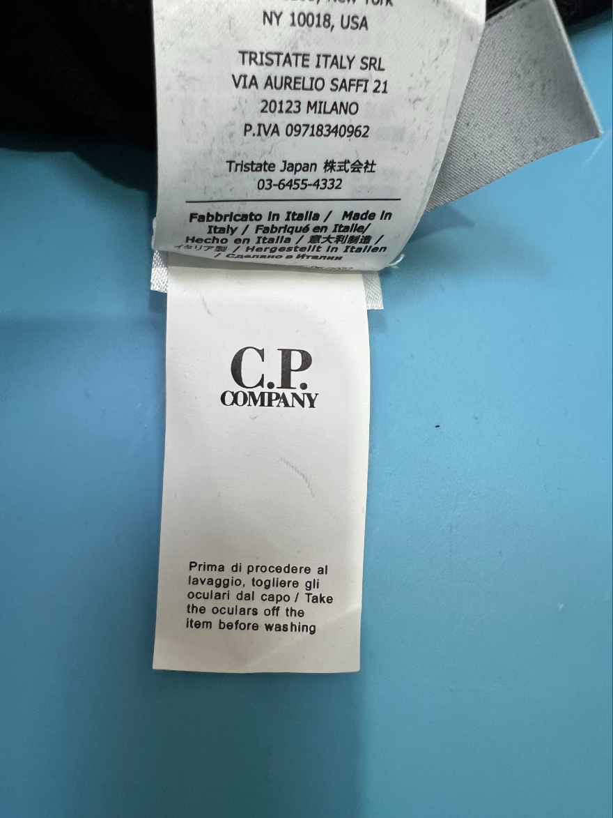 CP컴퍼니 반집업 맨투맨