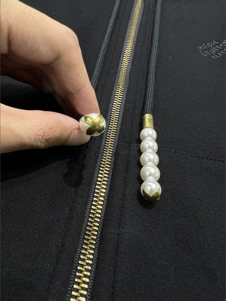 루이비통 자수 로고 진주 팬던트 후드 집업