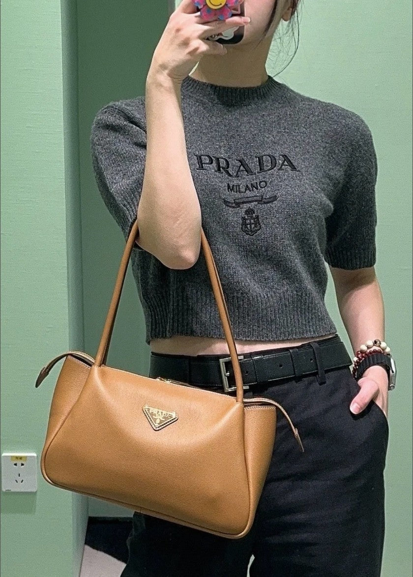 프라다 여성 캐시미어 크롭 반팔 니트