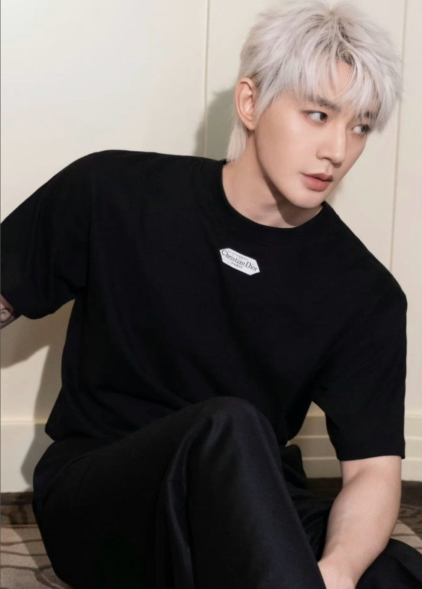 디올 가슴 레터링 로고 반팔티