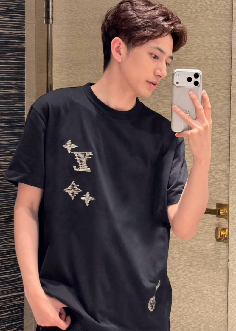 루이비통 LV 아트 자수 반팔티