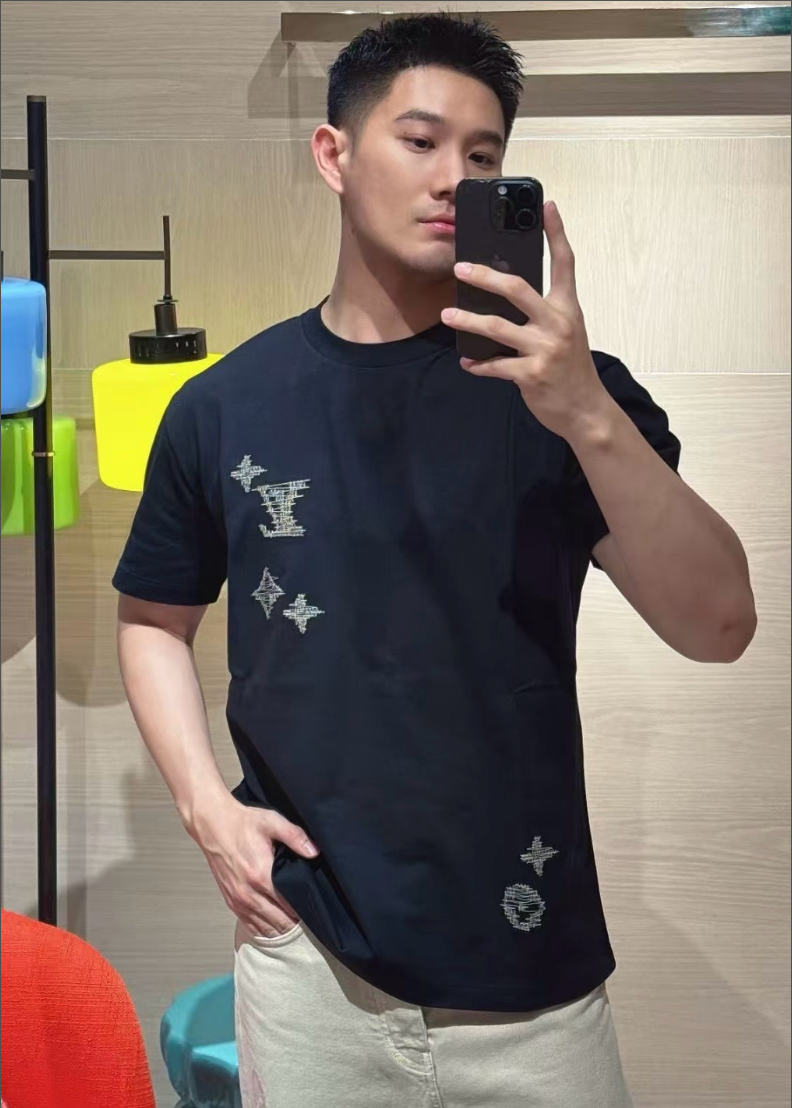 루이비통 LV 아트 자수 반팔티