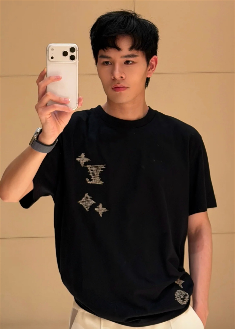 루이비통 LV 아트 자수 반팔티