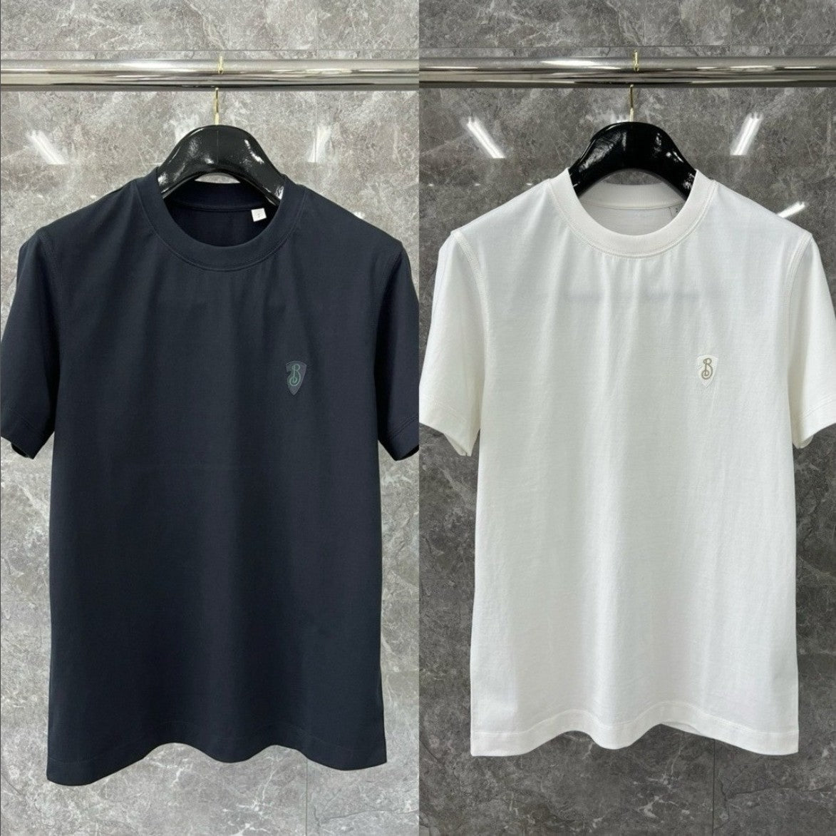 버버리 자수 로고 사이드 스티치 반팔티